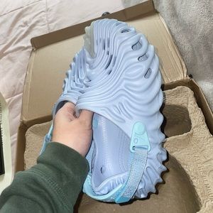 light blue croc pollex crocs size m5/w7